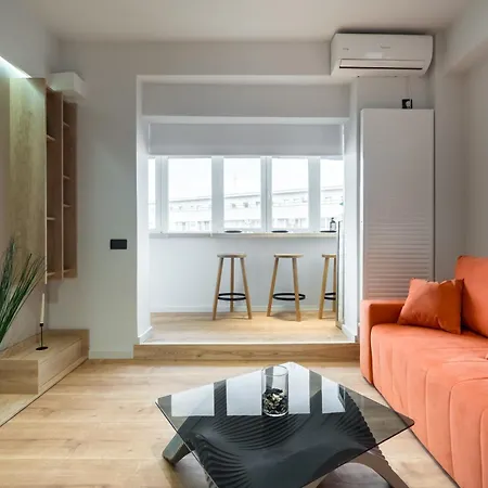 Tangerine Center Apartment
