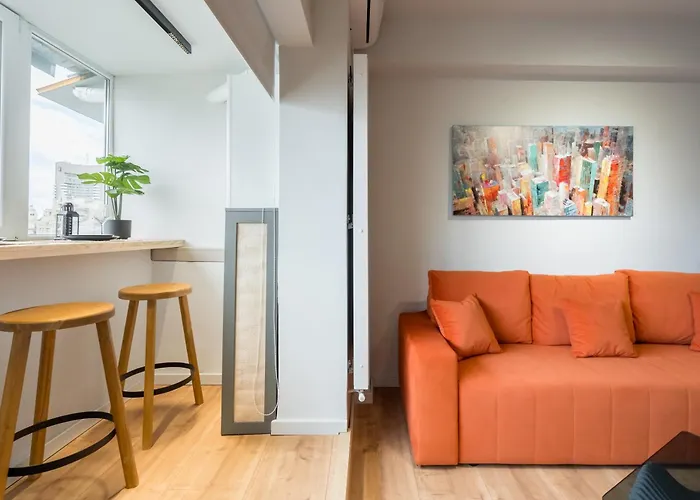 Tangerine Center Apartment *