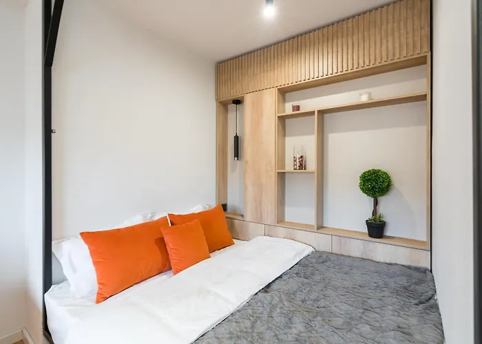 Tangerine Center Daire